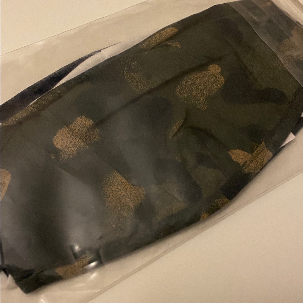 GAP Adult Reusable Face Mask Set - Picture 2 of 2
